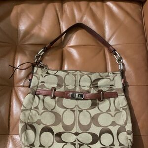 Coach Vintage Signature Jacquard Hobo Turnlock Brown✨✨